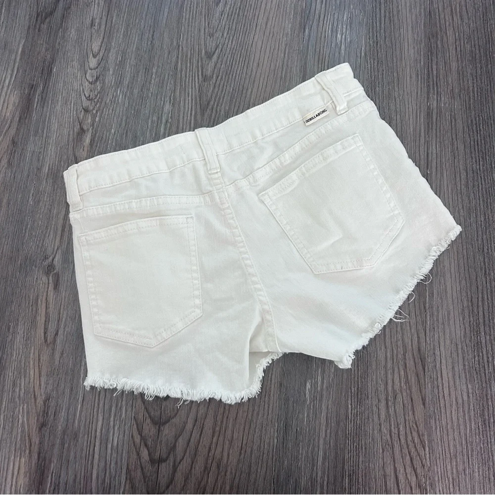 Billabong White Jean shorts 26